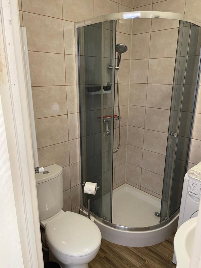 Апартаменти Studio Flat Fully Equipped Кройдон Екстер'єр фото